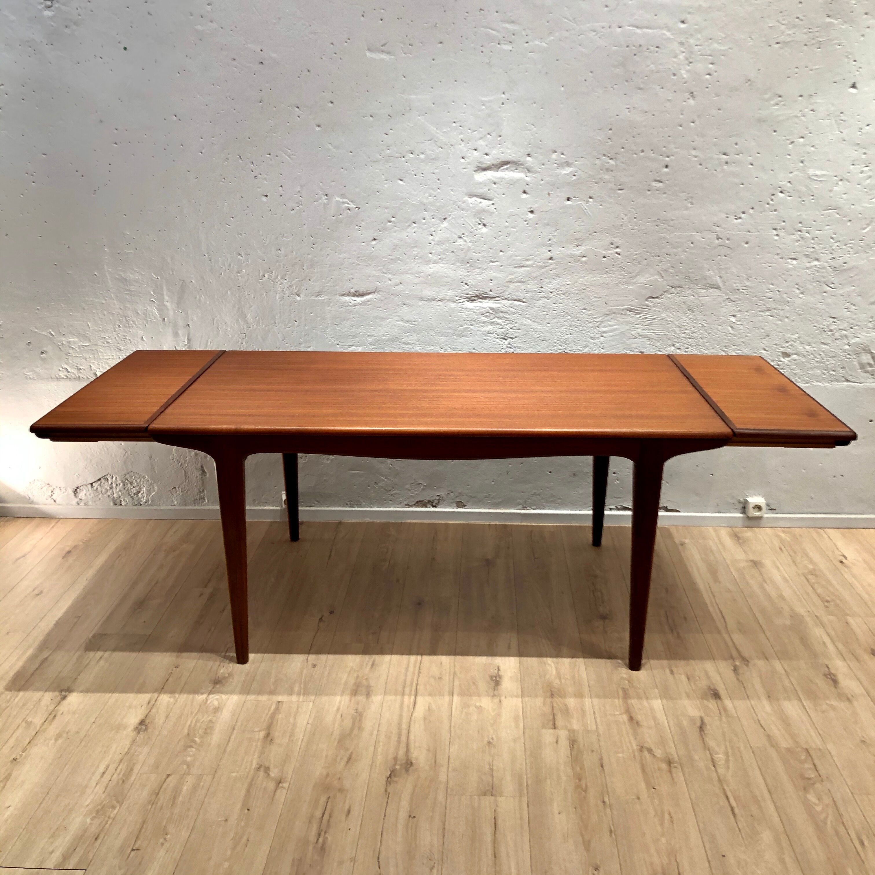 Johannes Andersen table 1960 in teak