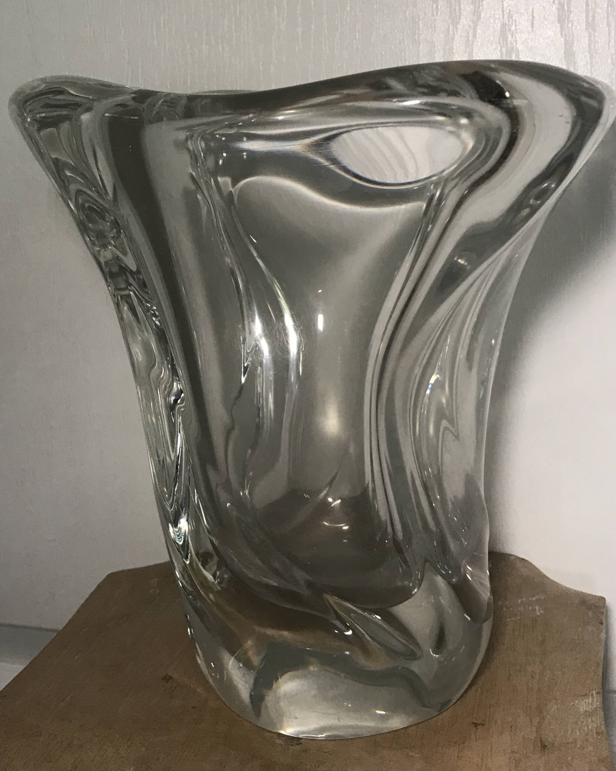 Crystal vase signed daum france free form 4.4 kg
