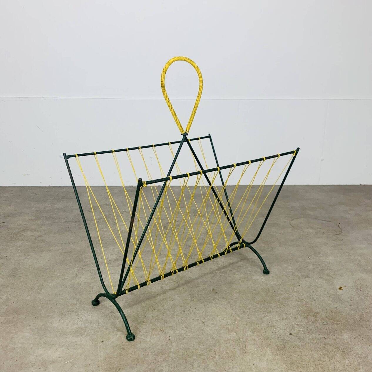 50s metal magazine rack with scoubidou