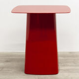Red coffee table Vitra metal side table