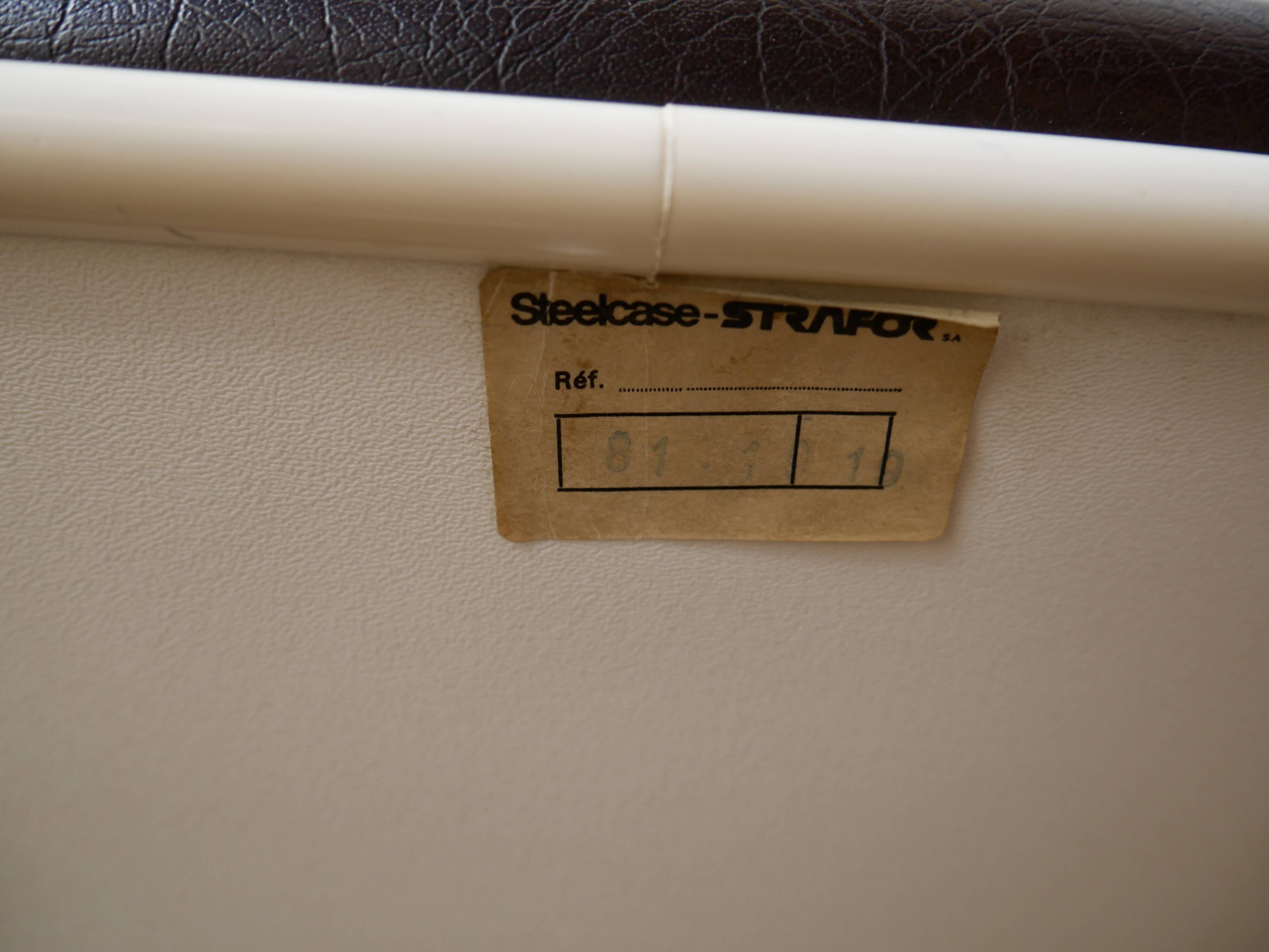Set of 4 Executive Strafor shell chairs in leather, plastic and chrome 1970s