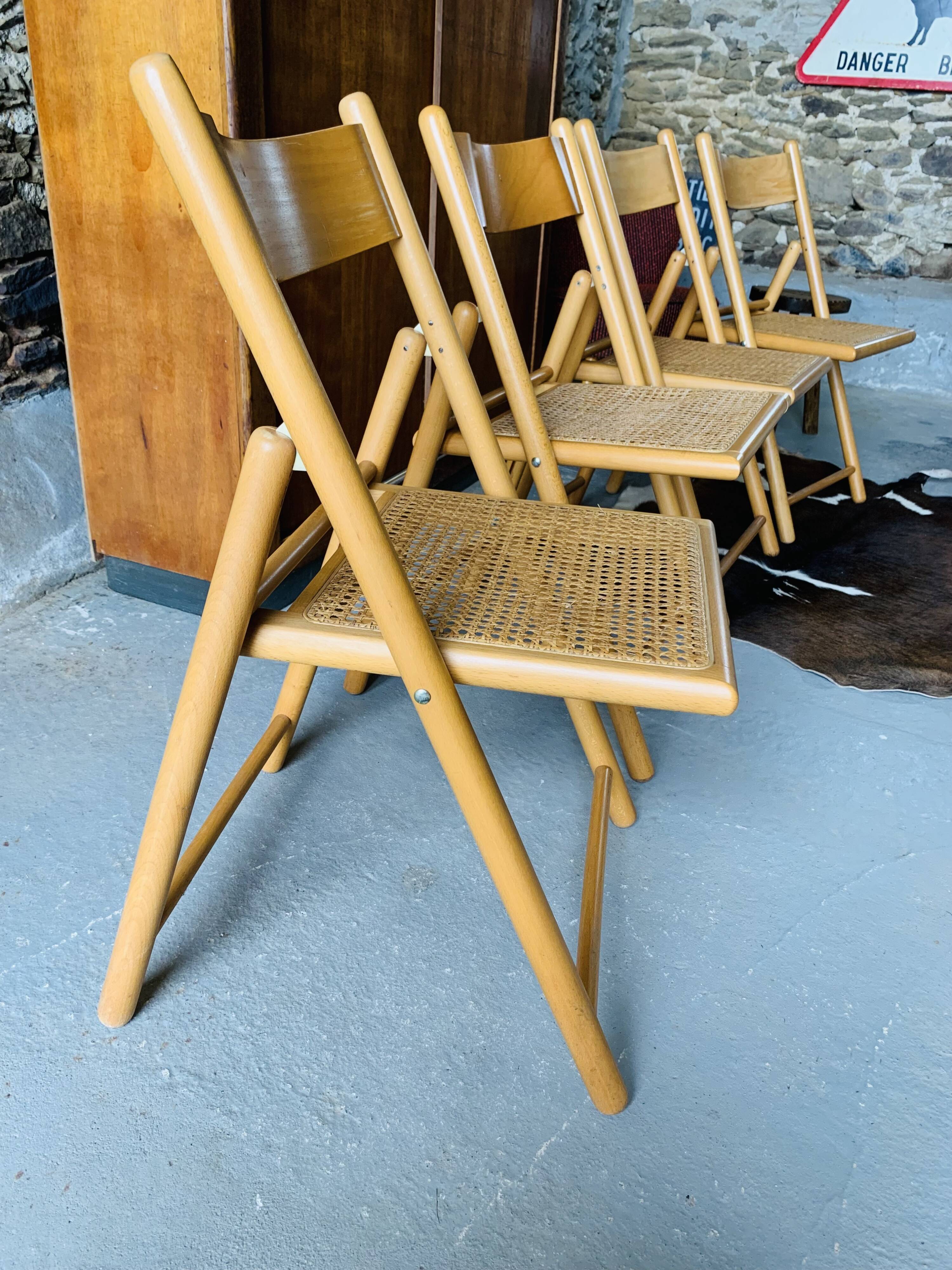 Set of 4 folding chairs