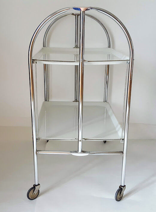 Folding serving table