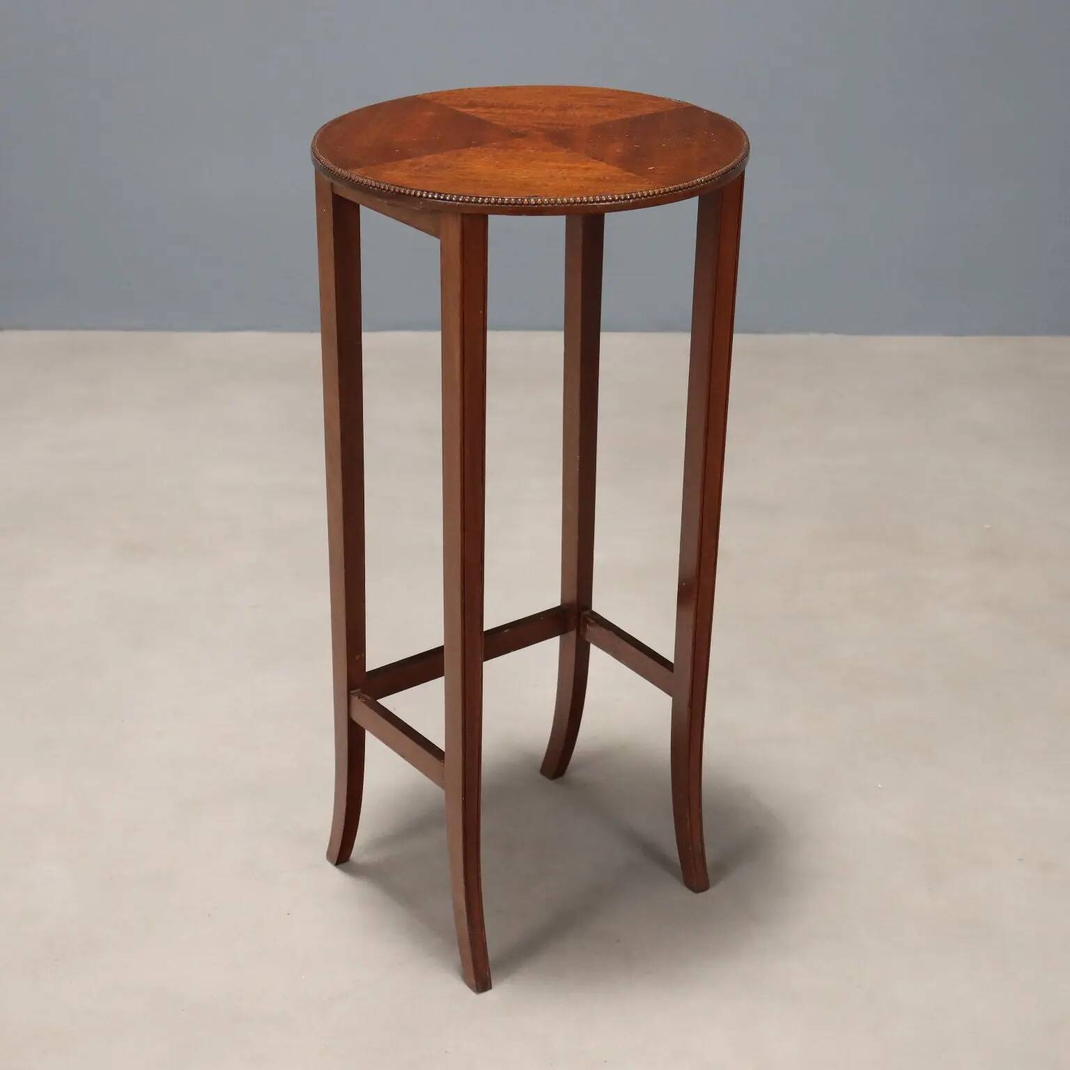 Antique mahogany coffee tables, carved frame, 19th century.