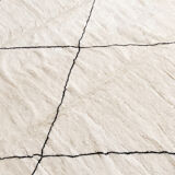 Tapis berbère marocain m'rirt écru à losanges noirs 3,72x3,10m