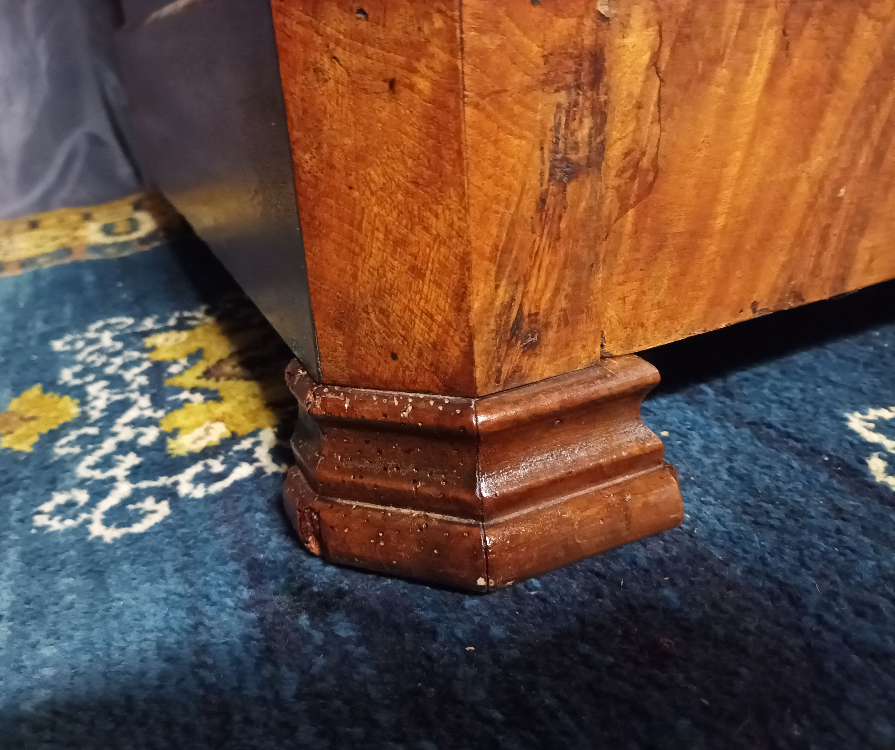 Commode Louis Philippe en ronce de noyer XIXème