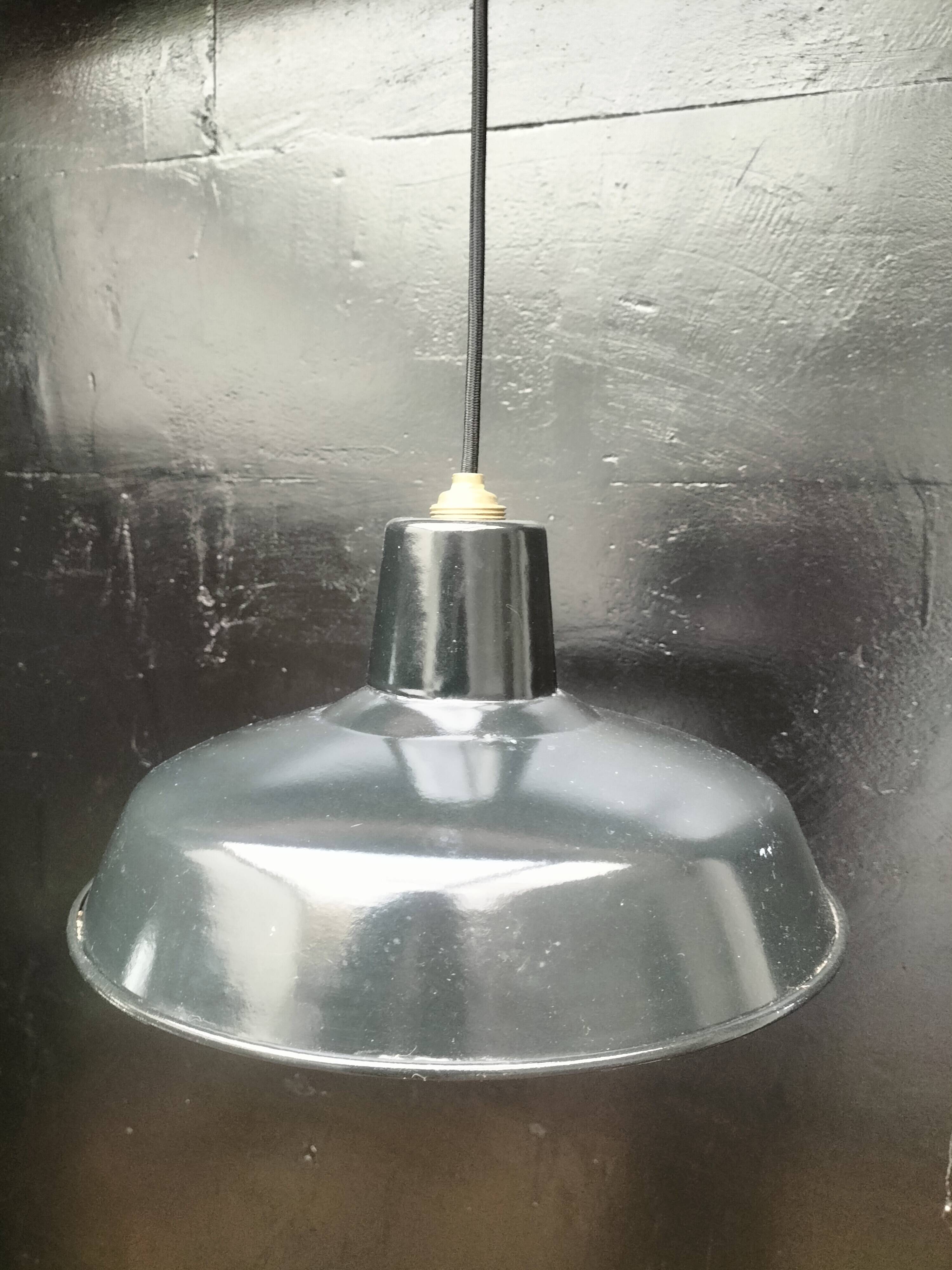 Enamelled sheet metal pendant light