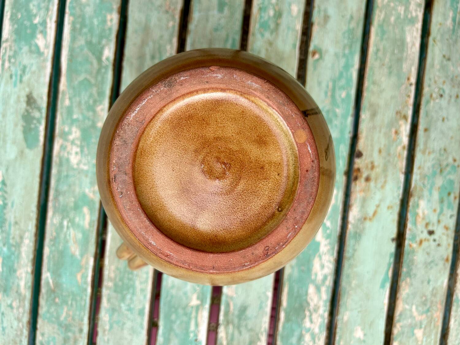 Refreshing ceramic carafe