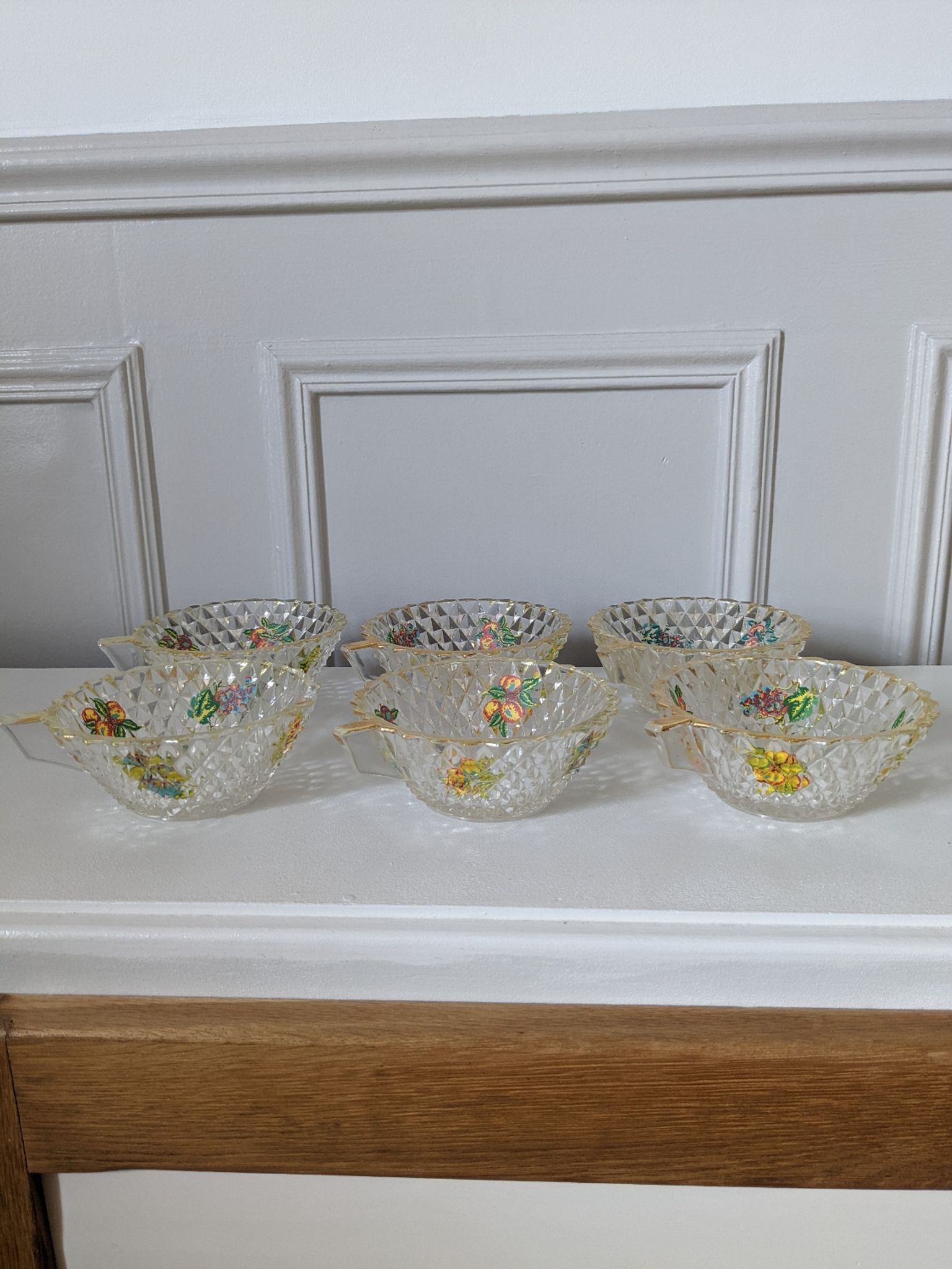 6 coupelles en verre ciselé