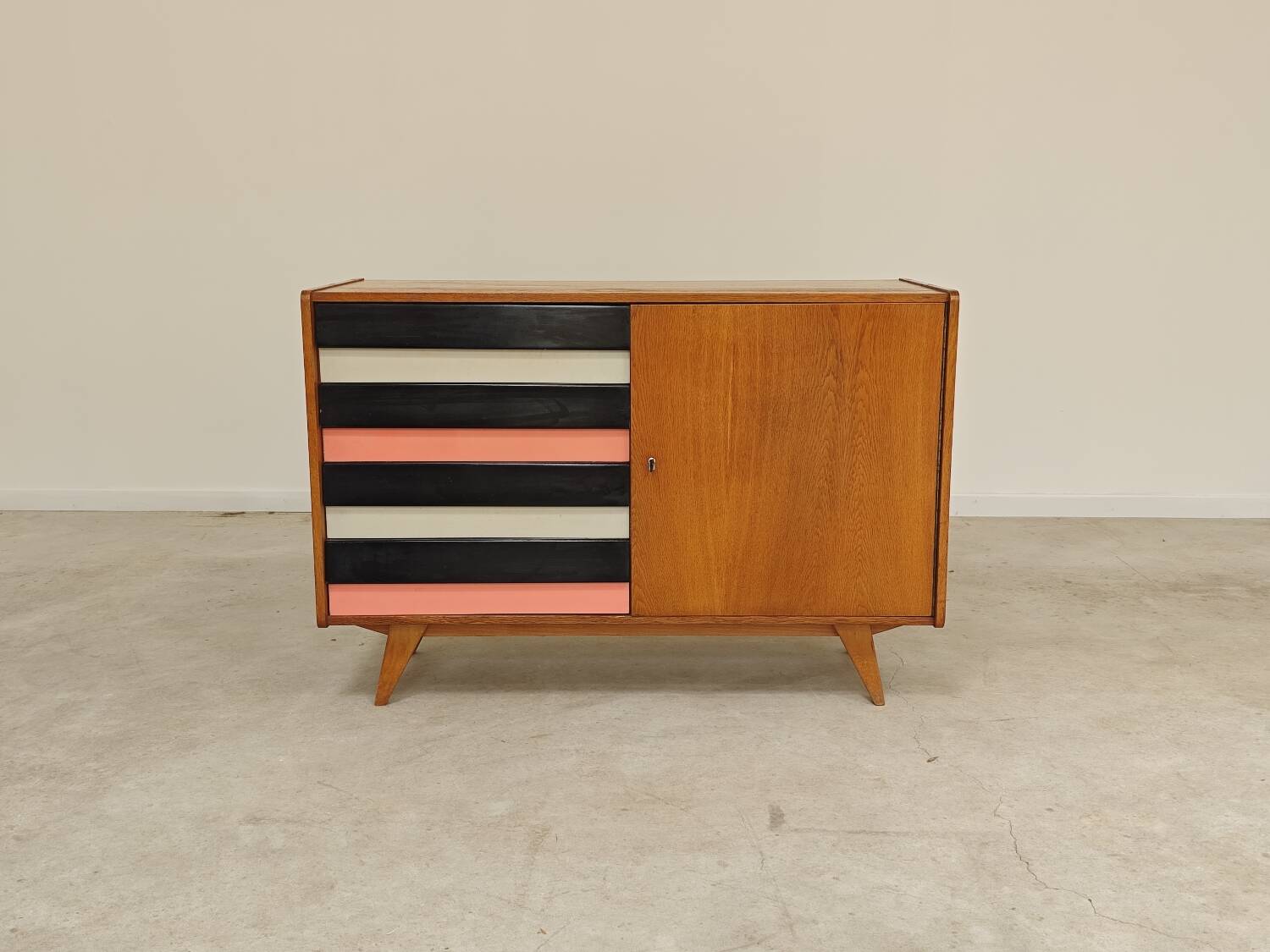 U-458 pink sideboard by Jiri Jiroutek for Interier Praha 1960