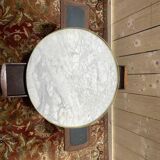 Table bouillotte de style Louis XVI en acajou et marbre.