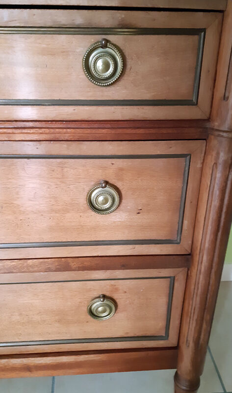 Louis XVI style chest of drawers in solid fruit wood.