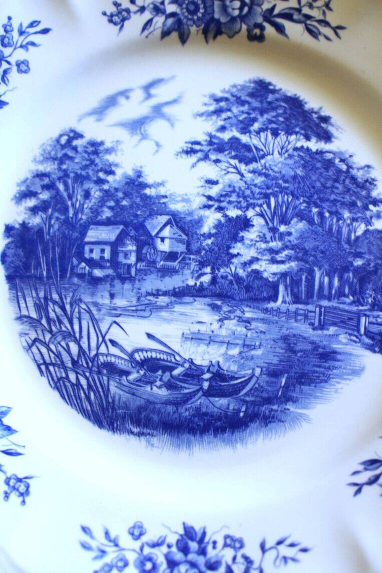 A set of 6 romantic blue Lunéville Sarreguemines flat plates.