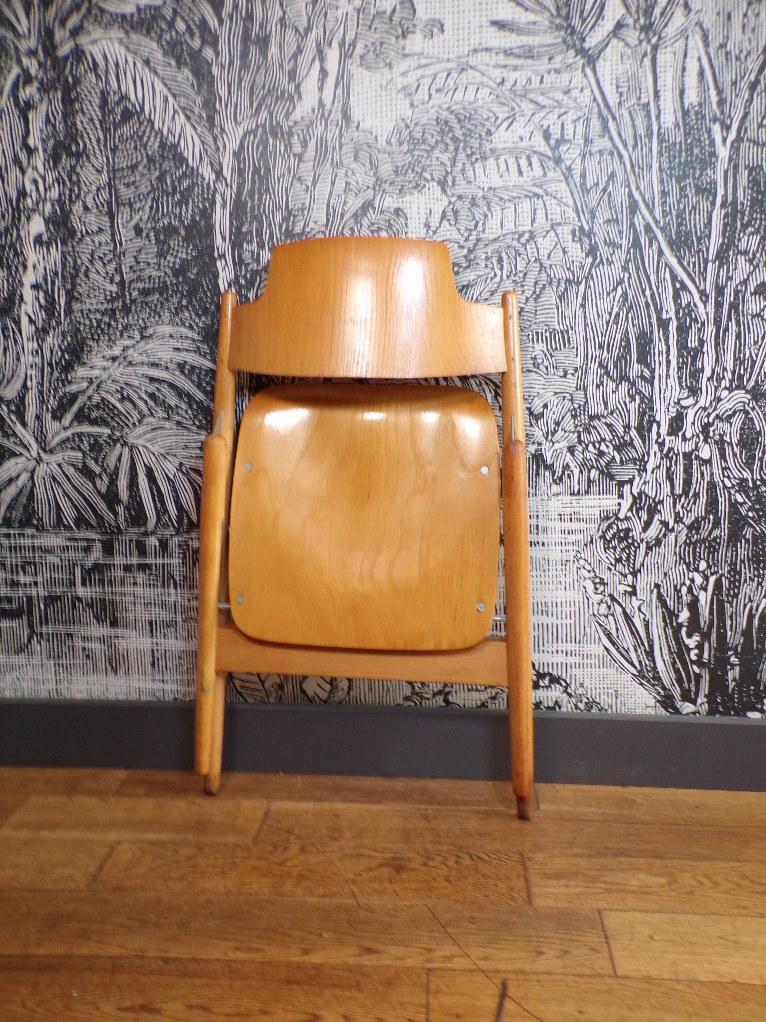 Se18 folding chair by egon eiermann