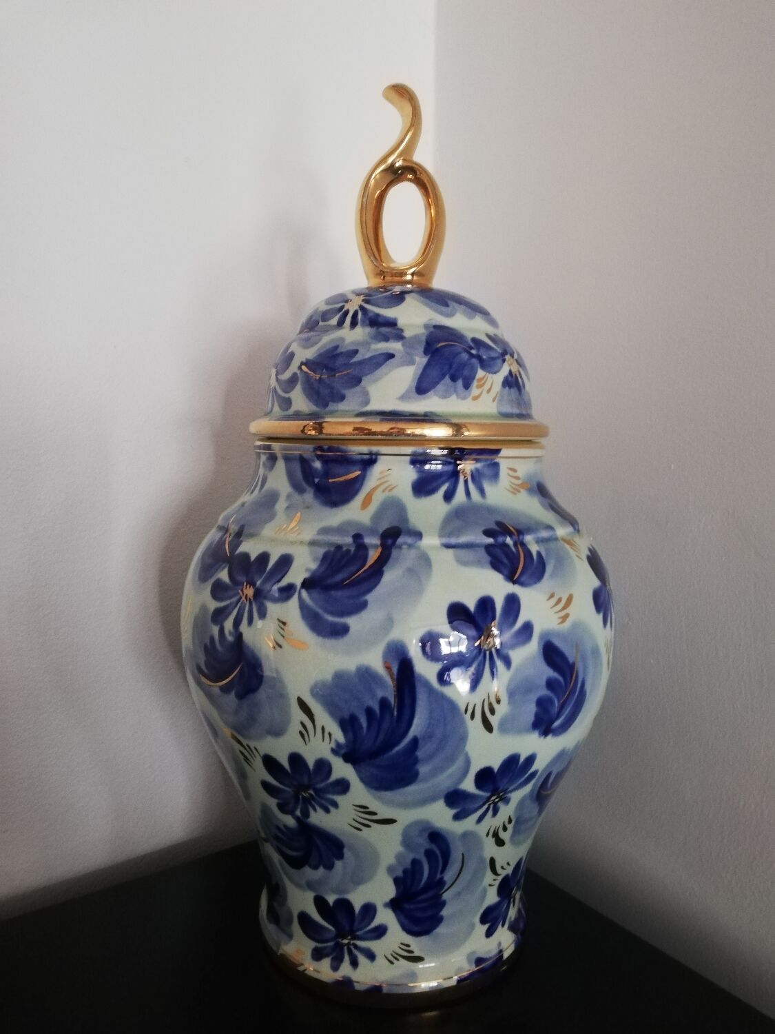 White and blue potiche bequet quaregnon