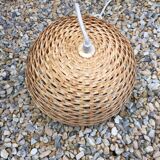 Pendant light with spherical lampshade in woven bamboo