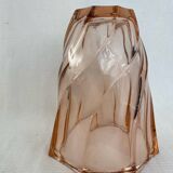 Vase en verre rose