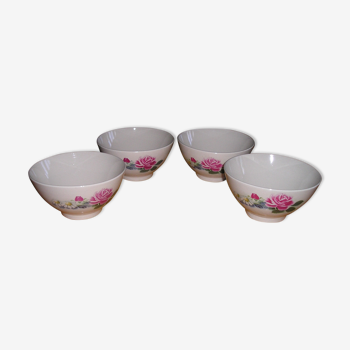 Set of 4 faience bowls decorated with rose