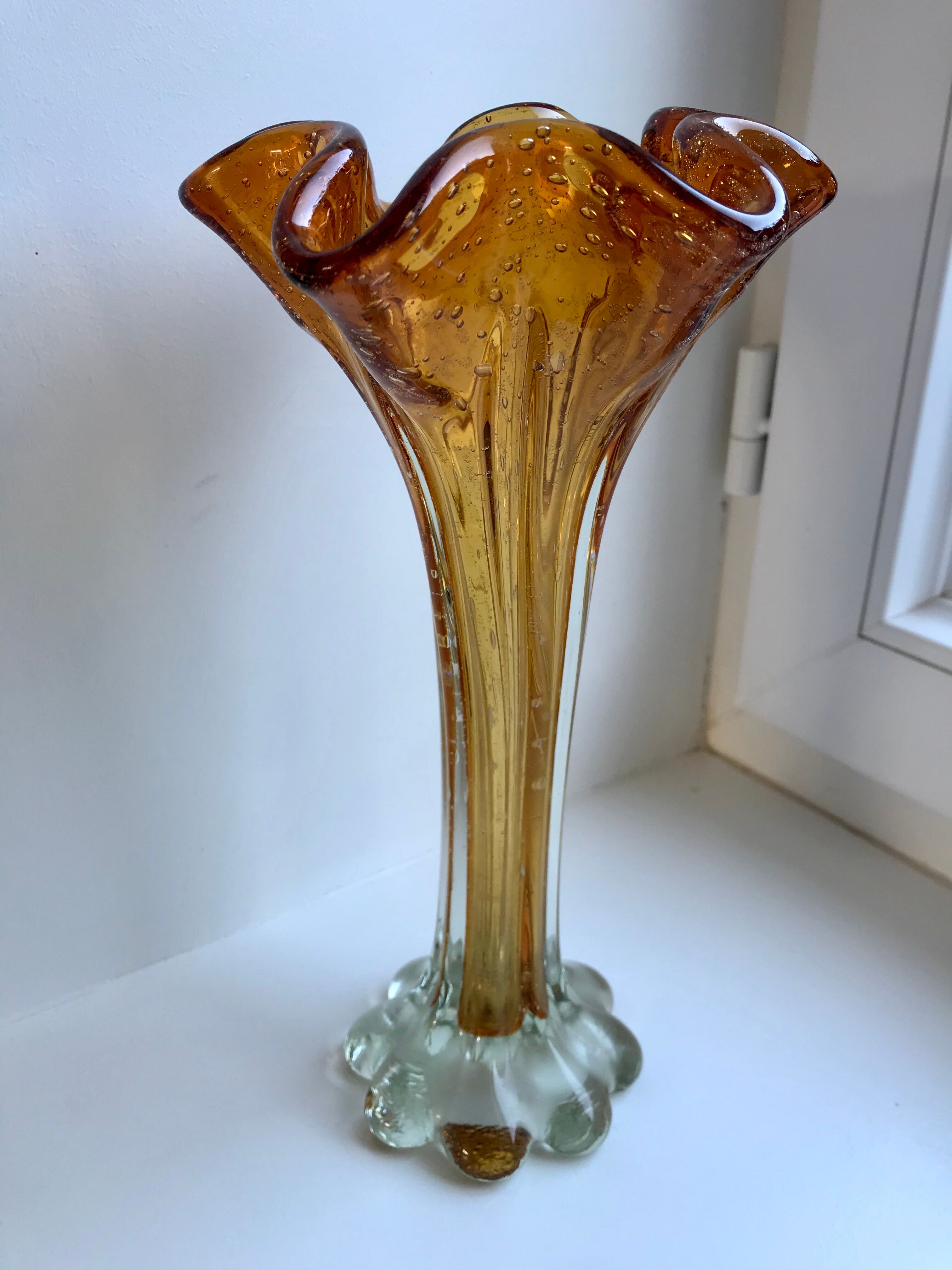 Vase corolle en verre de biot ambré années 60