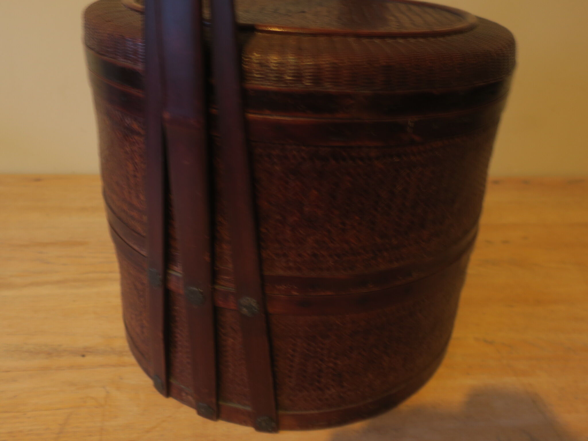 Panier chinois antique en bois et rotin à 3 sections