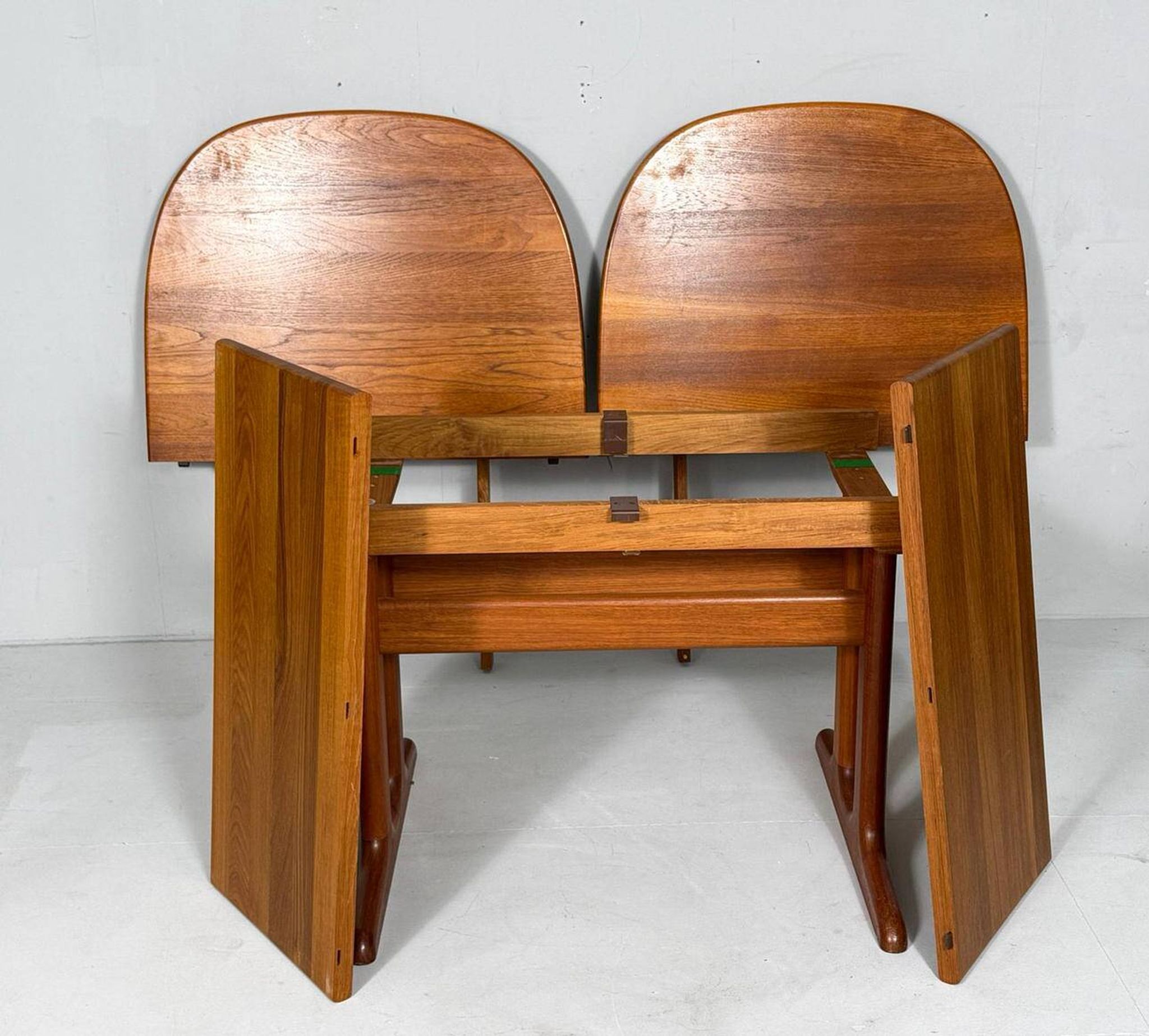 Mid-century extendable dining table/teak table by Glostrup, Denmark, 1960s.
