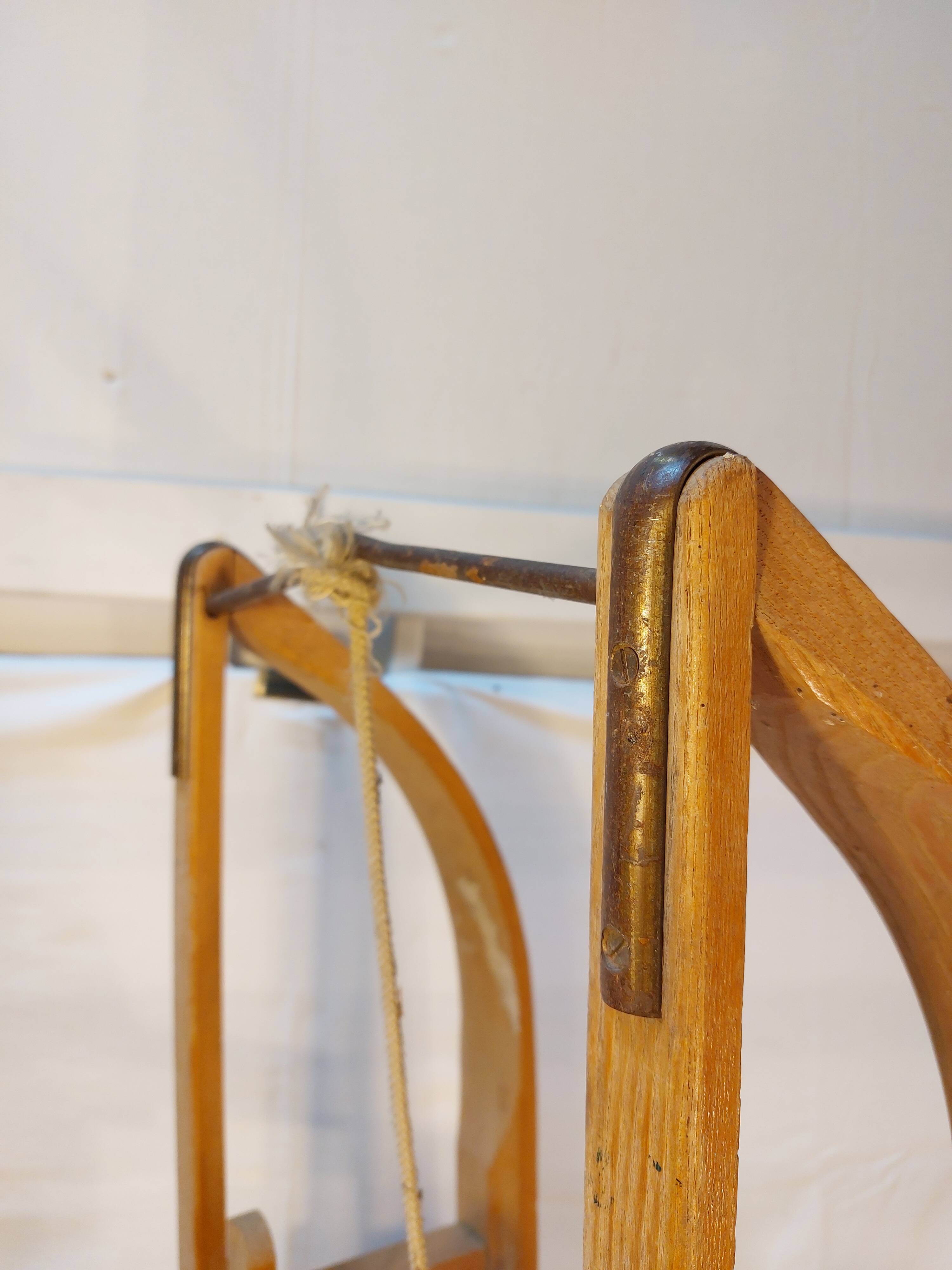 Vintage solid beech sled signed La Hutte - 110 cm