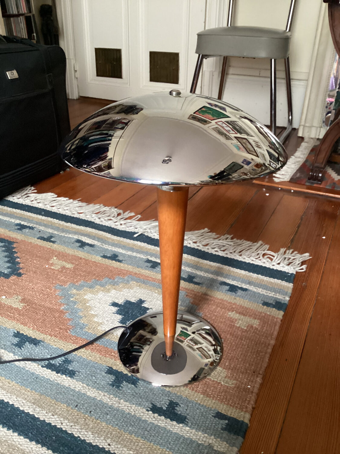 Vintage design liner mushroom table lamp