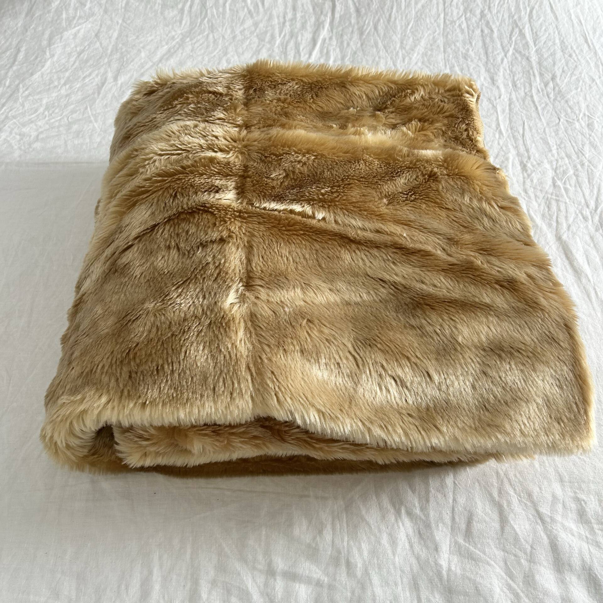 Dessus de lit en fausse fourrure, 1970