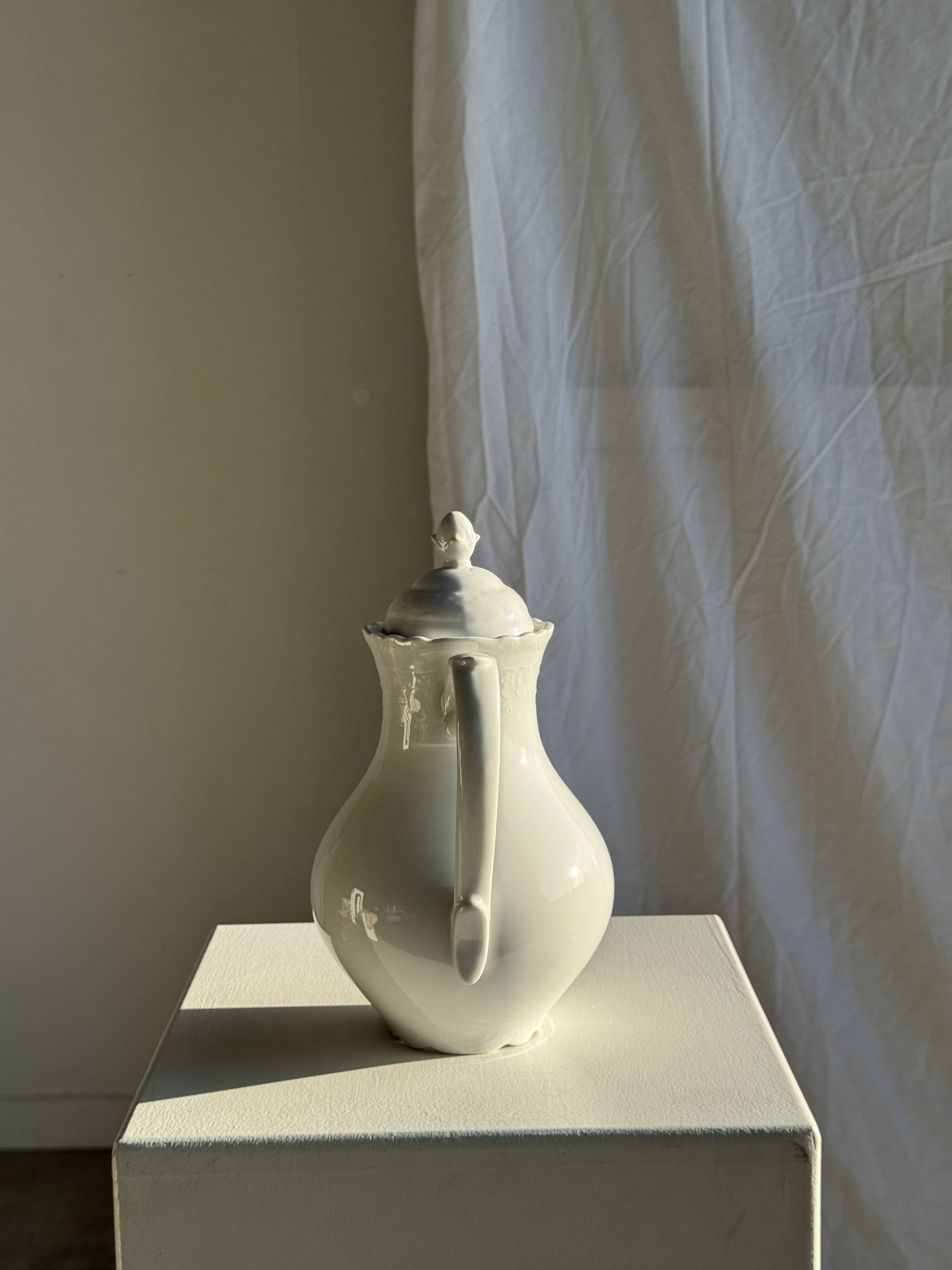 White Bavarian porcelain teapot H27