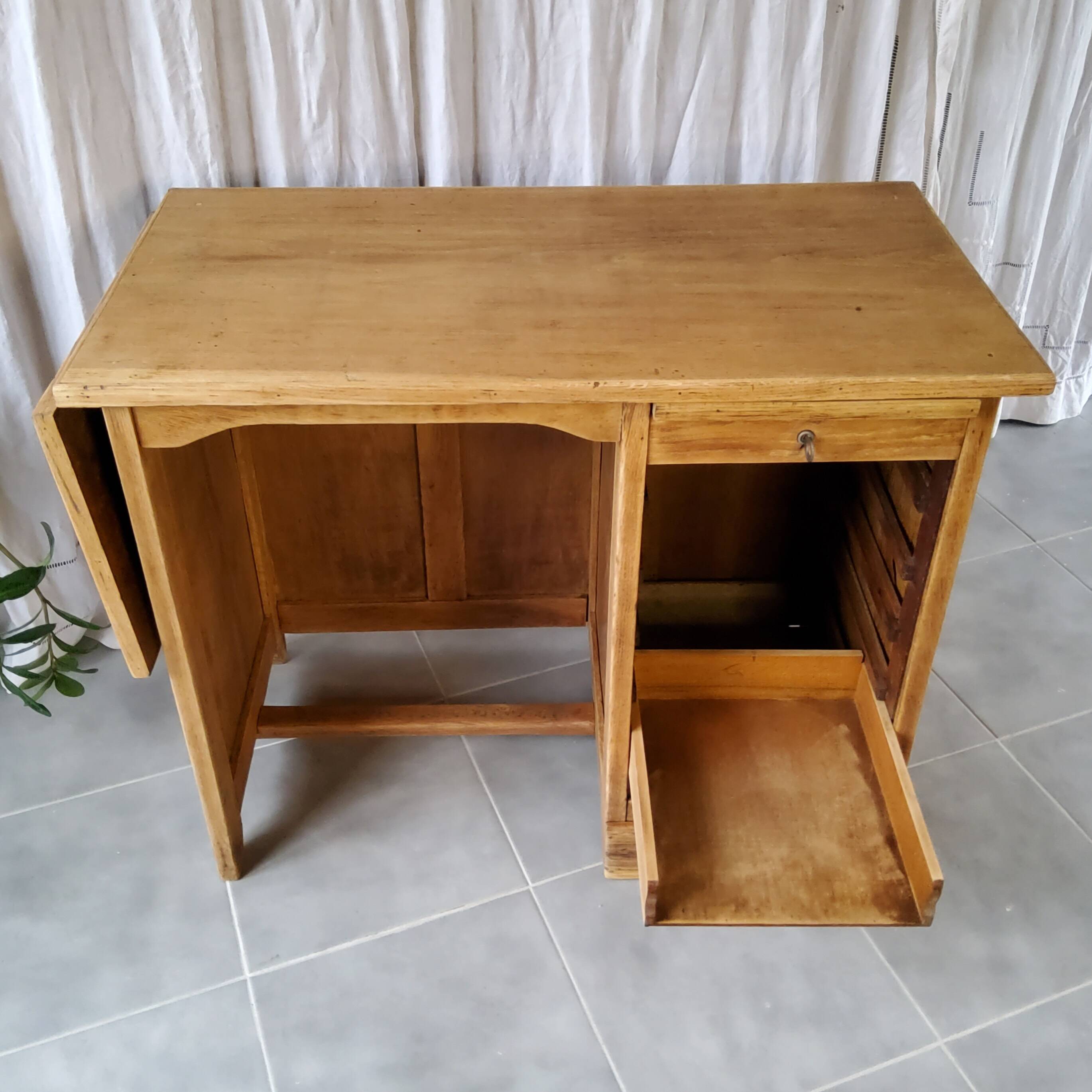 40s/50s desk with curtain