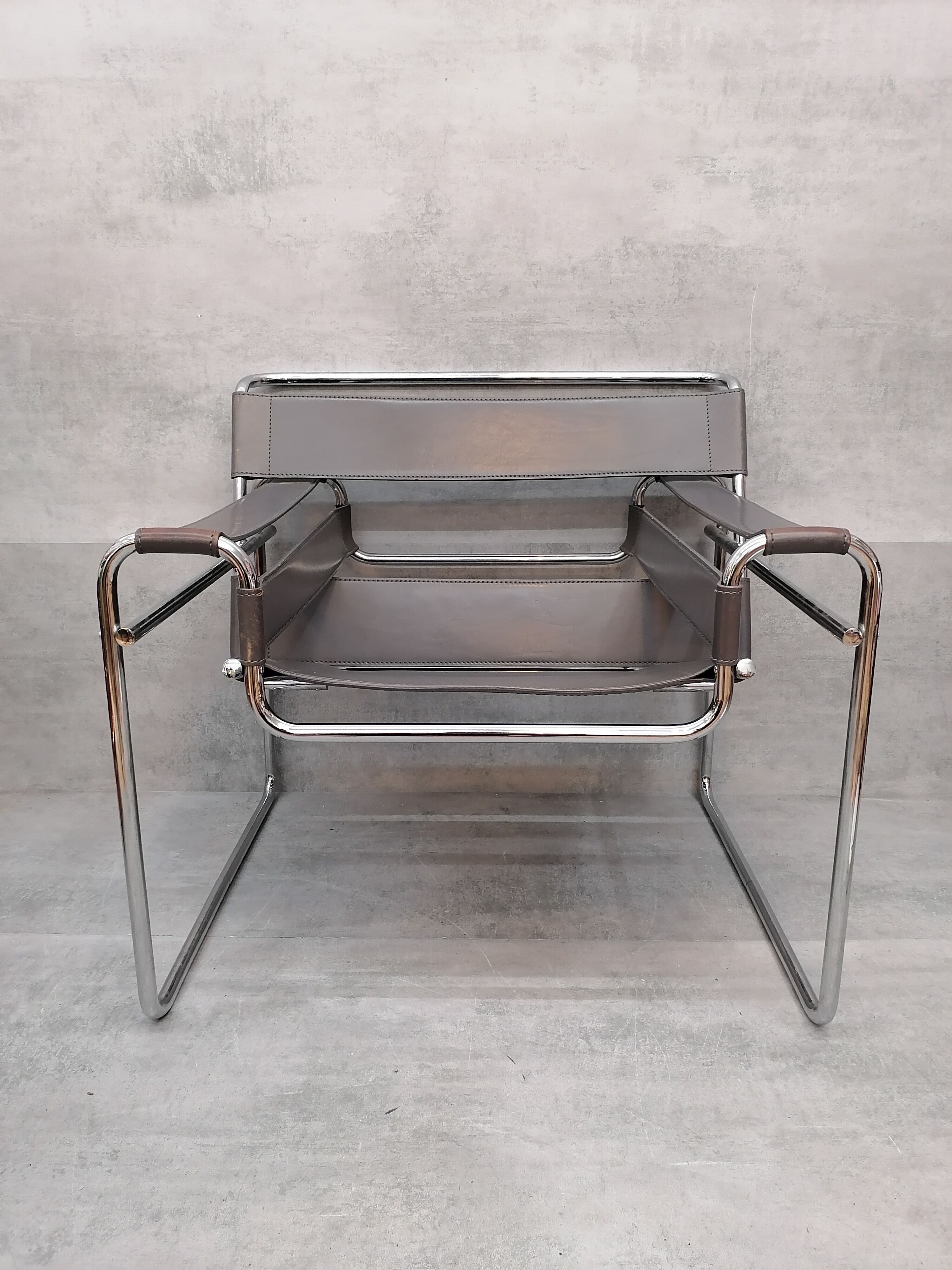 Marcel Breuer Wassily  grey leather B3 Chairs 1980s Italy