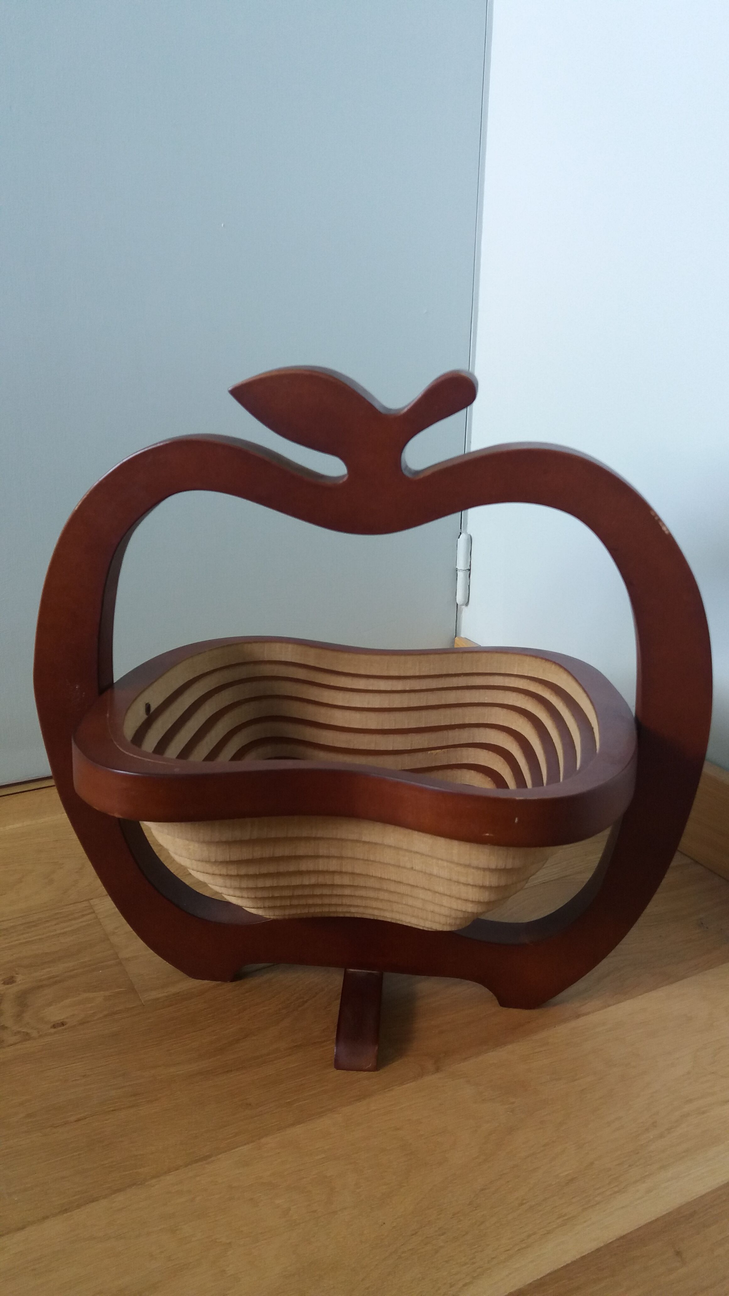 Foldable fruit basket in the shape of an apple.