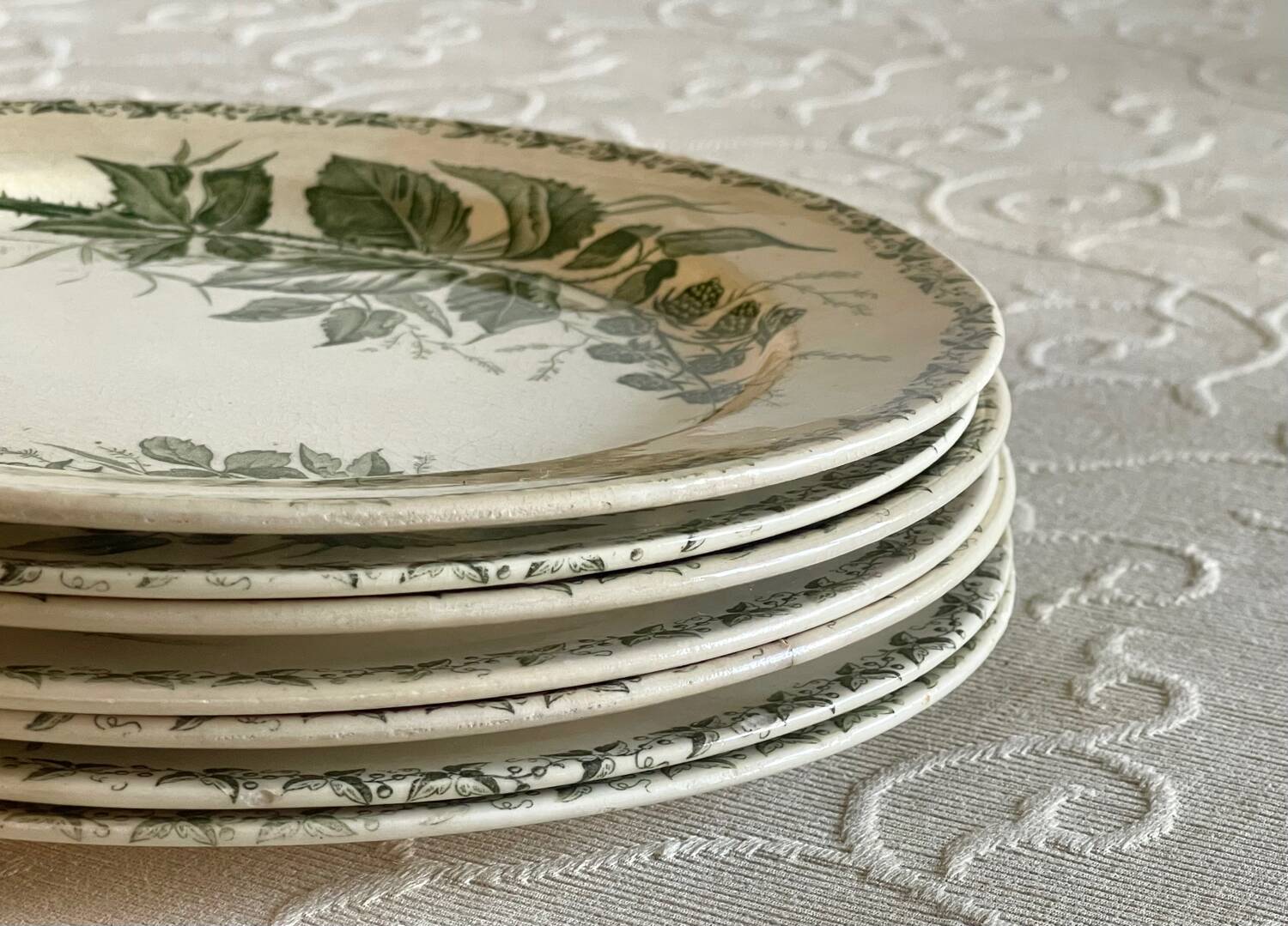 7 flat plates made of ironstone.