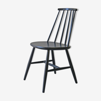 Scandinavian black chair