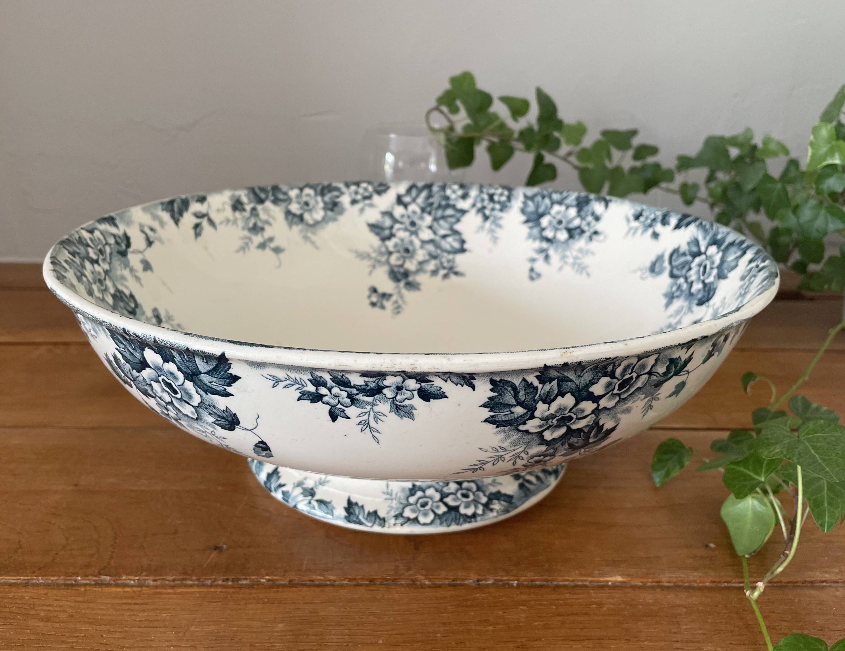 Antique large salad bowl on a pedestal in Saint-Amand earthenware (Nord)