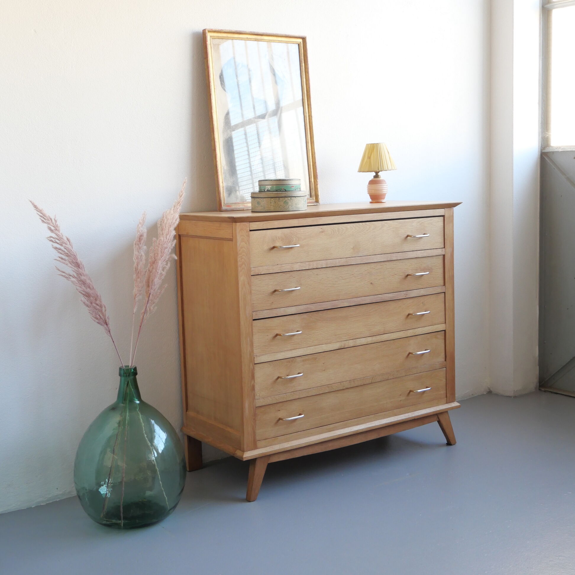 Oak chest of drawers