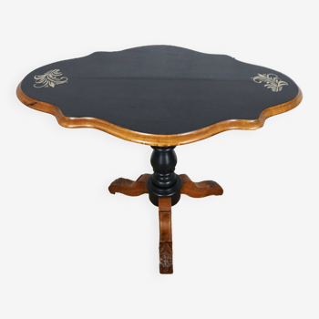 revamped violin table black top with stencil