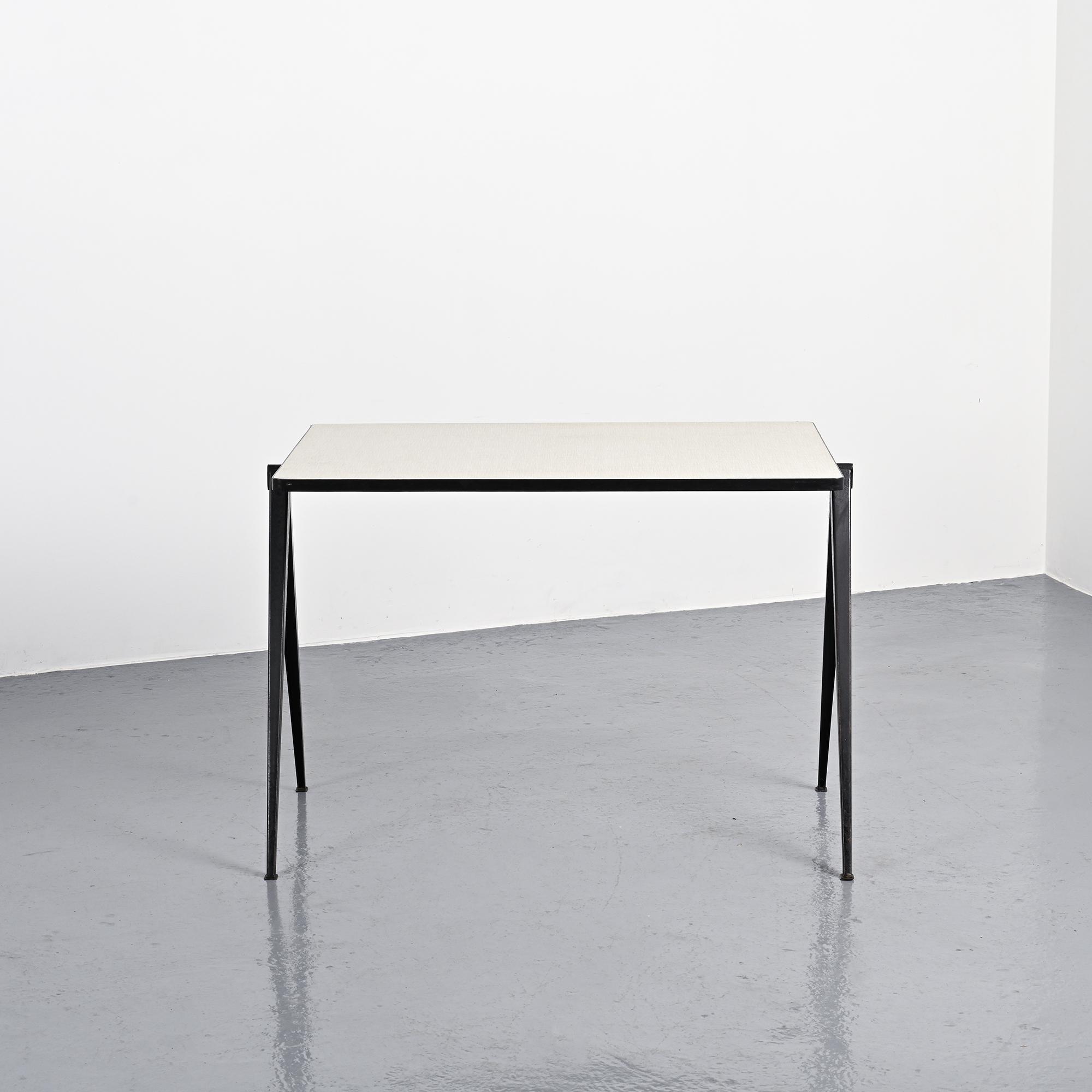 Bureau Pyramide par Wim Rietveld, circa 1960
