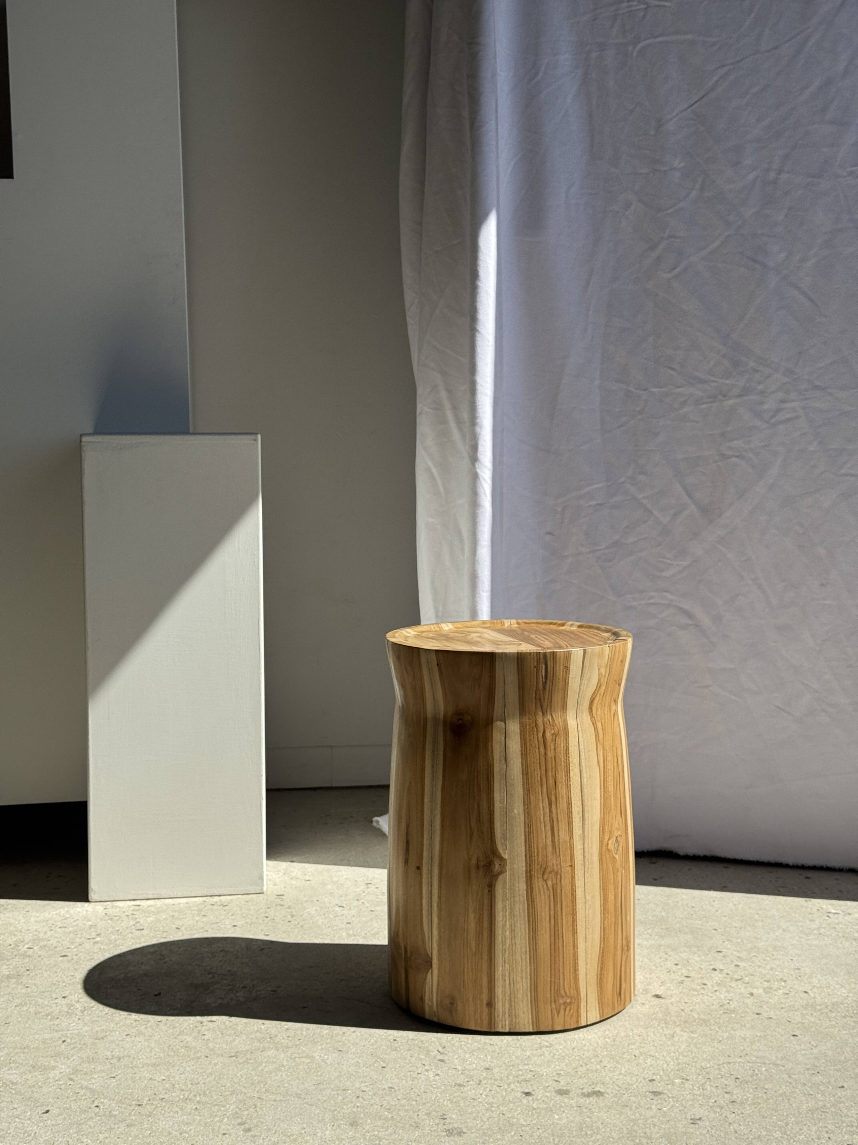 Table d'appoint ou tabouret circulaire en suar H51 D35