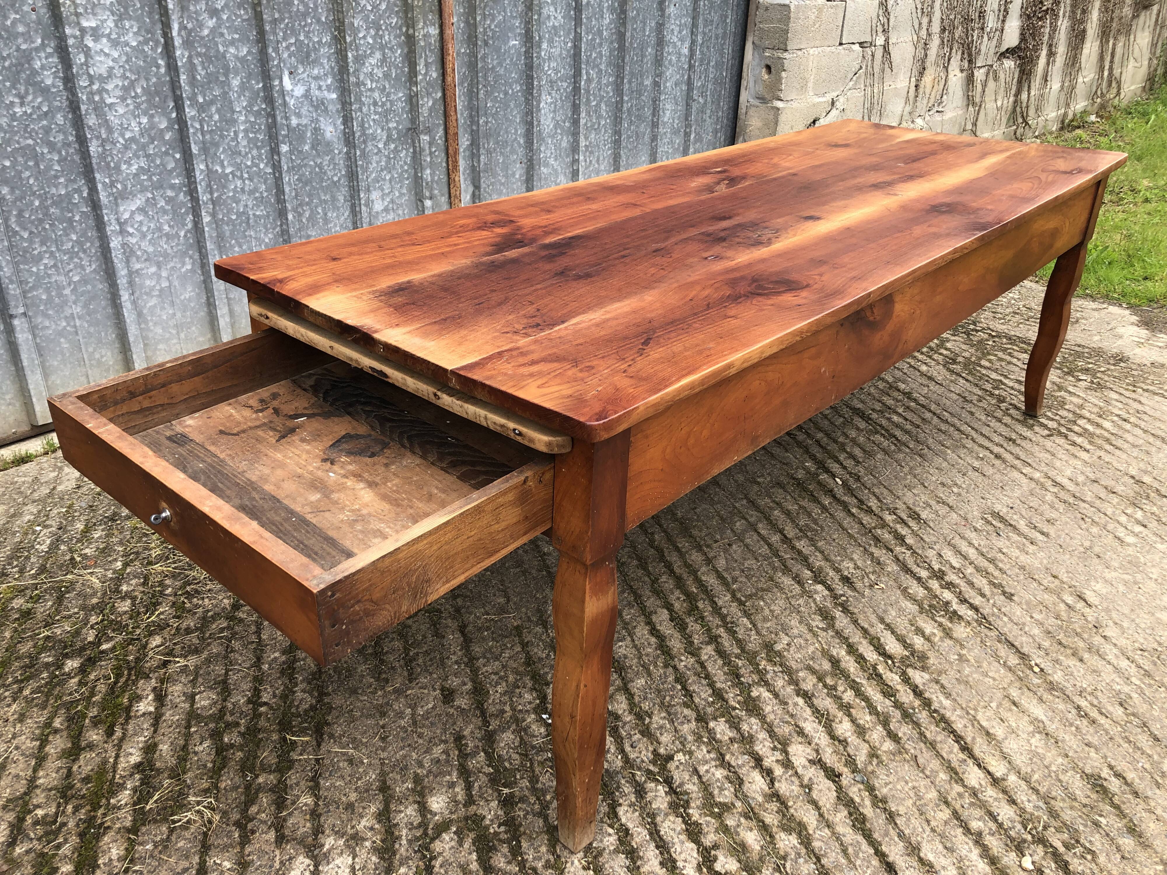 Table de ferme ancienne en cerisier massif avec 2 tiroirs et une tirette