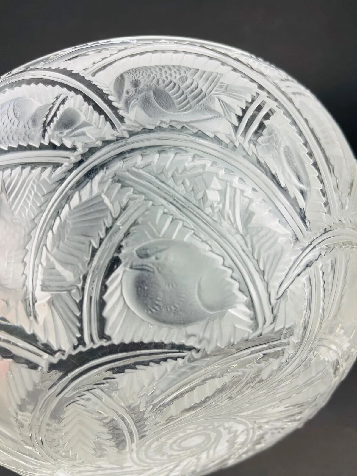 Lalique crystal bowl model Pinsons