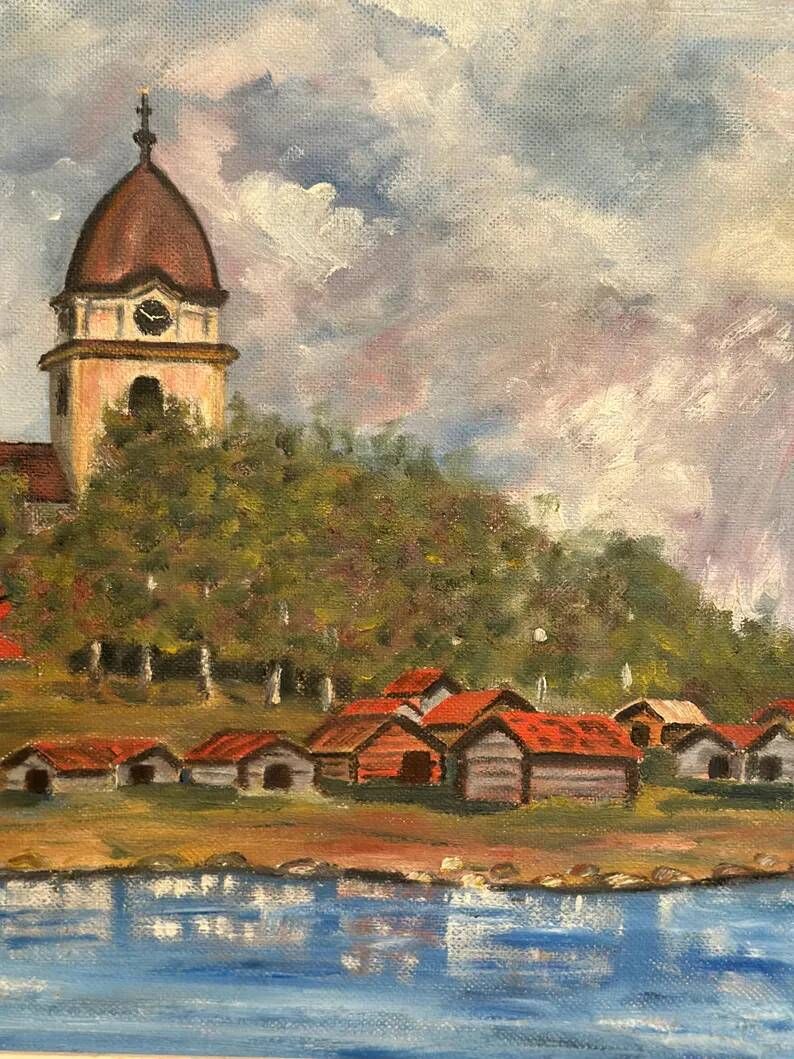 Original Swedish Oil on Panel – “Red Cottages near the Lake” by Unknown Artist 1948 – Vintage & Framed – 63 × 57 cm (24.8" × 22.4")