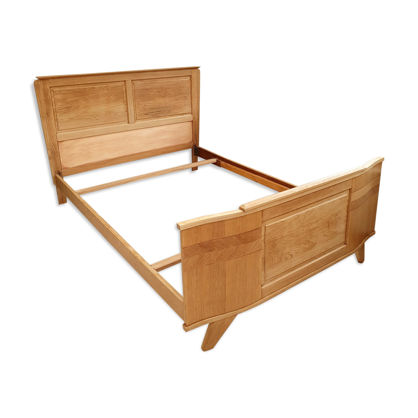 Vintage bed