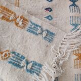 Tapis kilim blanc à motifs berbères multicolores 109x63cm