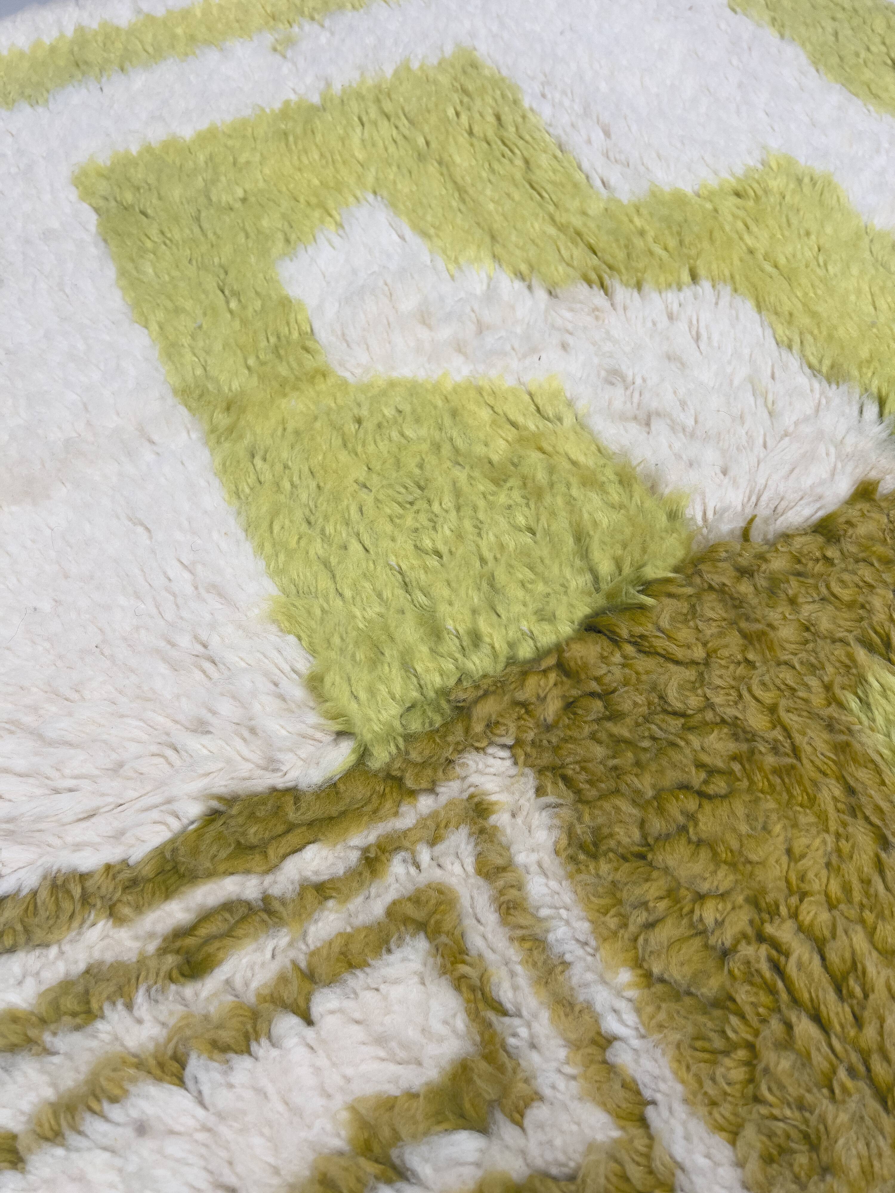 Tapis berbère Beni Ouarain écru à motifs verts 2,48x1,67m
