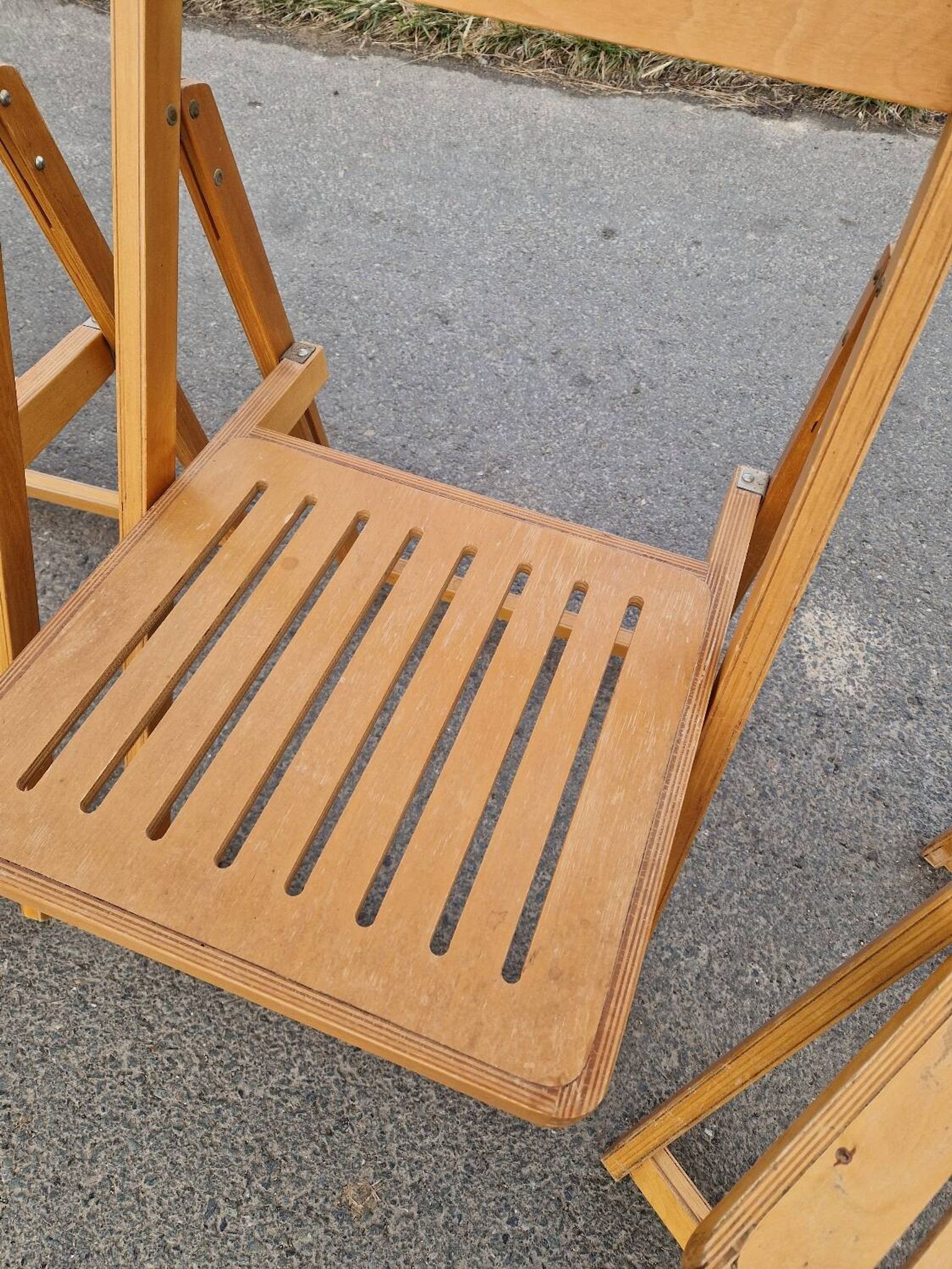 Set of 4 Folding Chairs in Wood and Plywood