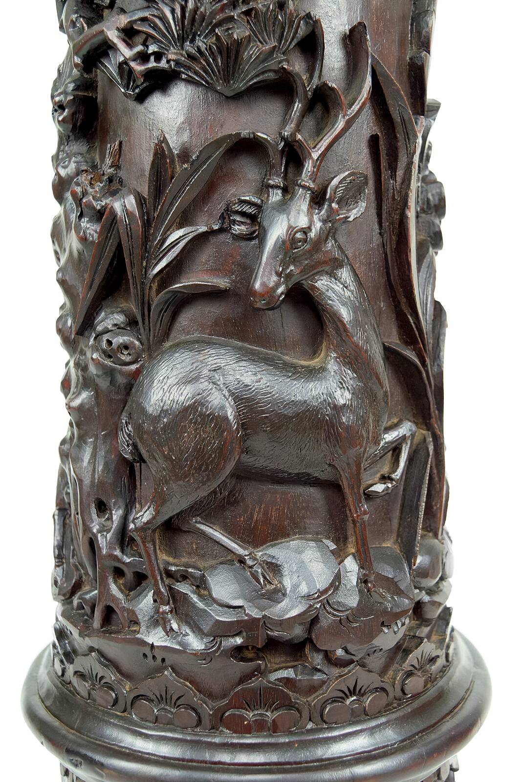 Important high Asian column / saddle in carved wood, circa 1880, Indochina