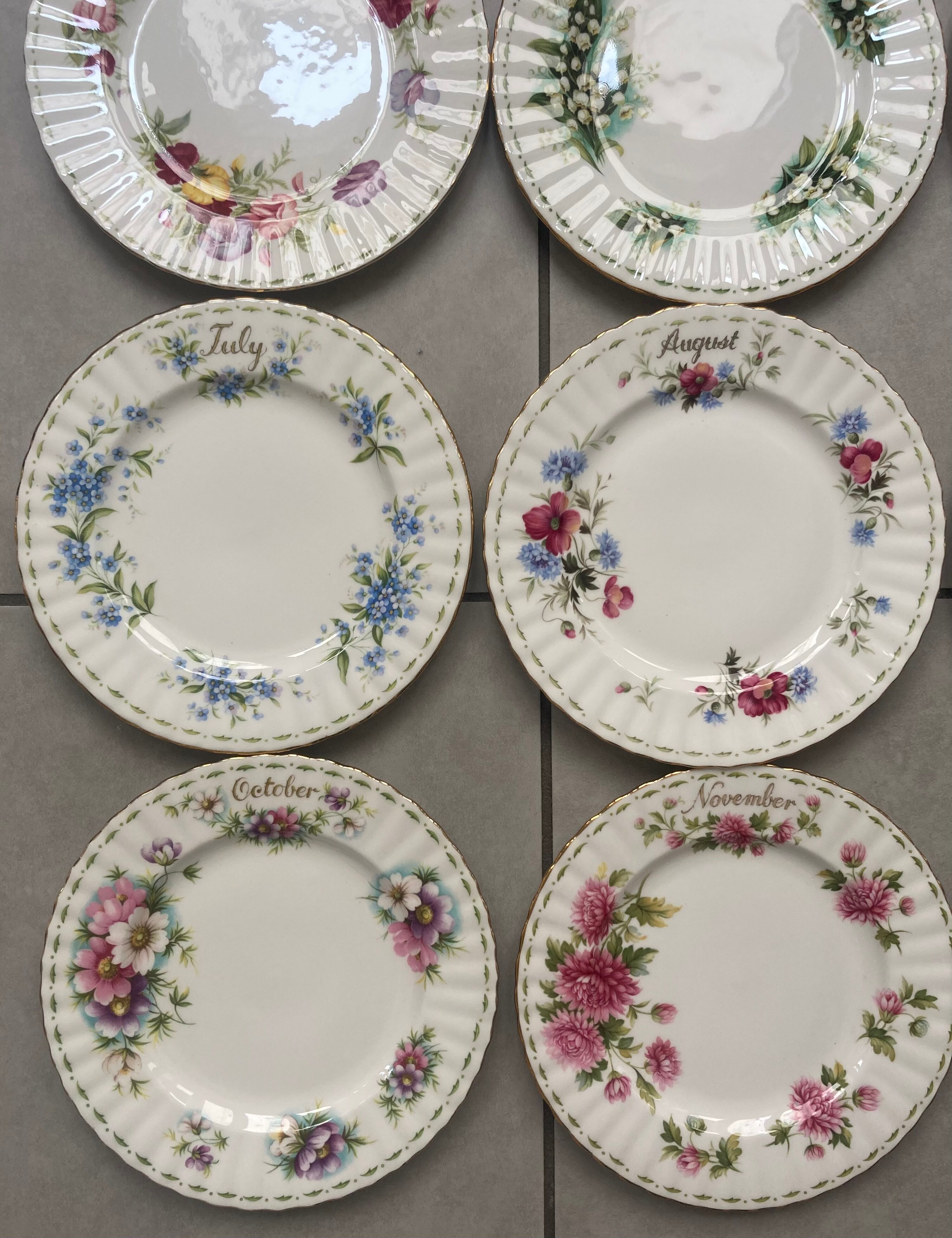 Set de 12 assiettes royal albert « mois de l’année »