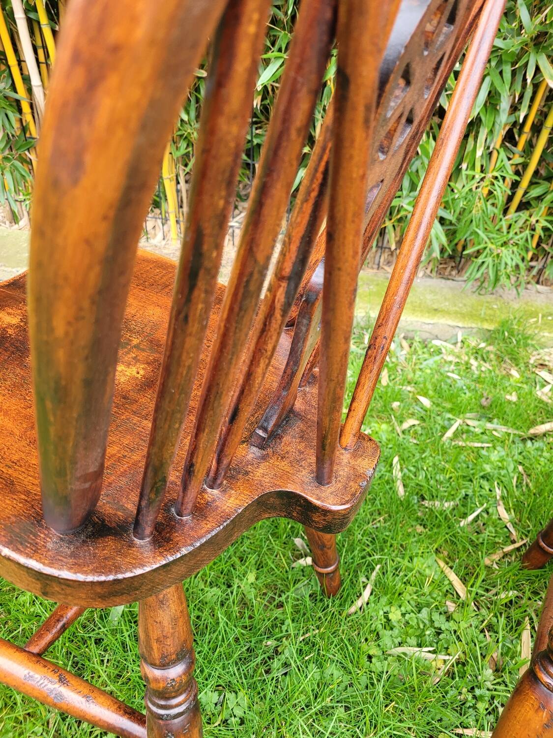 4 Windsor wheelback chairs in dark oak