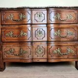 Commode Arbalette époque Louis XIV en noyer massif vers 1700